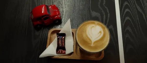  Cafe Nazhoman