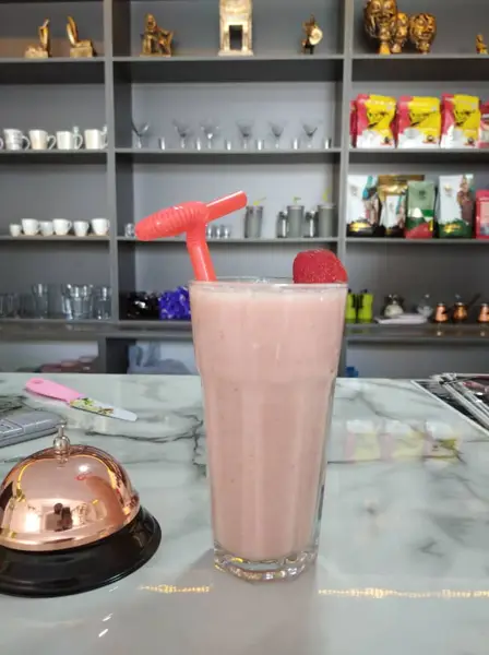  کافی شاپ ماه گل