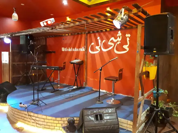 کافه رستوران تی شی نی