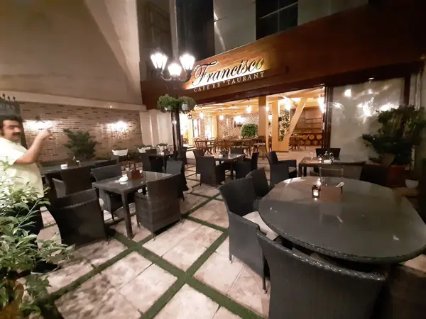 کافه بازی فرانسیسکو
