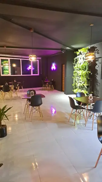  کافه پاریس Cafe Paris