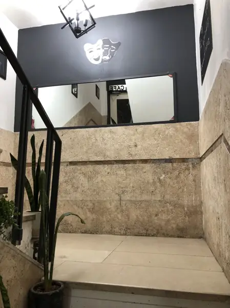  کافه سپید و سیاه