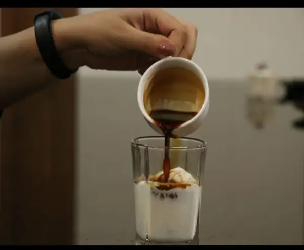  Apple & Eve Coffee Shop