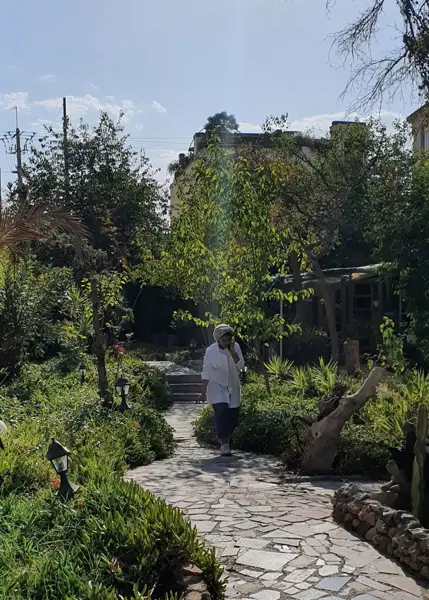 كافه سروناز