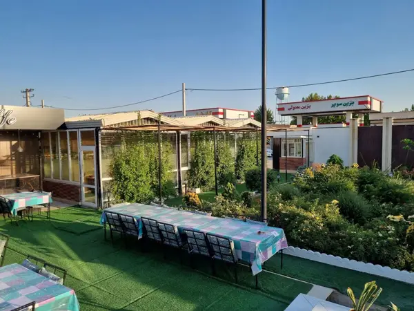 کافه و رستوران شب نشین