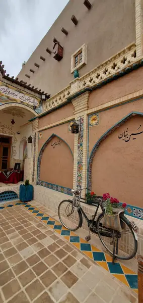 عمارت حاجی اقا