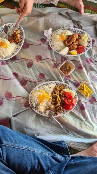  اقامتگاه و رستوران عمو زینل