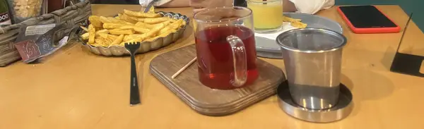  کافه کتاب جایی دیگر