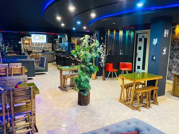 کافه بلک ( مدیریت آقای جلالی )