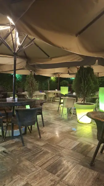 کافه بار ژوزک آپادانا