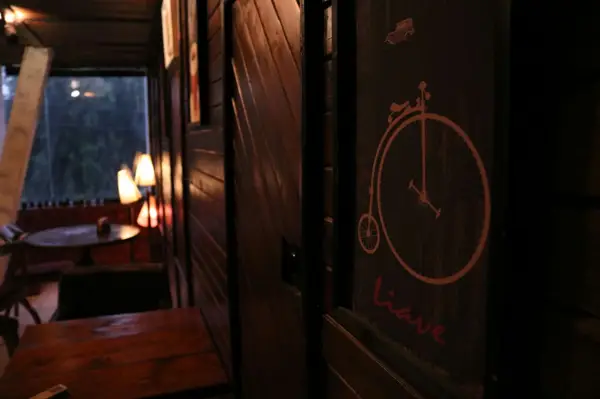  Bamdad Café
