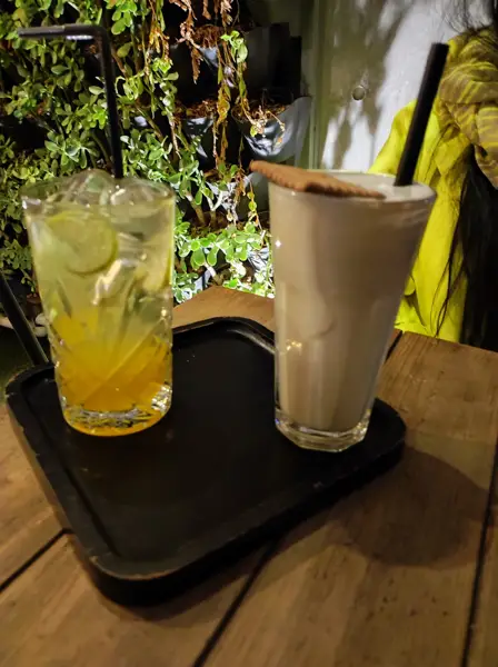 Damoon Cafe