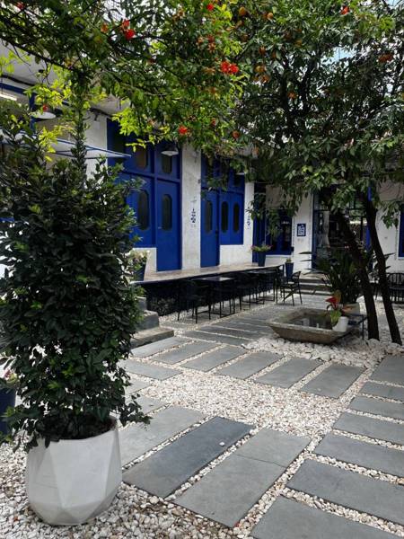 عمارت اینجا
