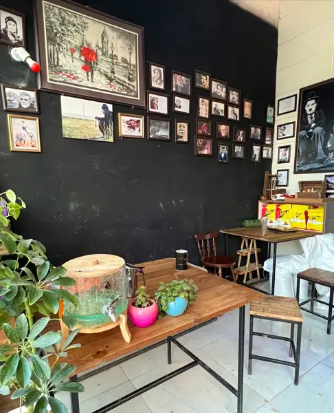  کافه امپراطور (Café Emperator)