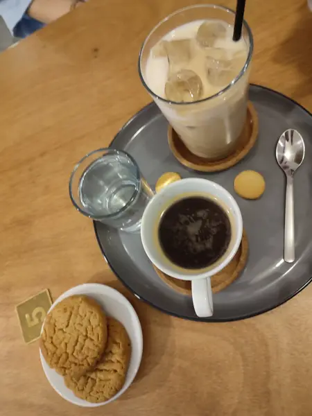  Retro cafe