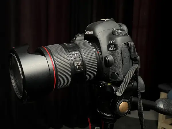 F:1.8 50 / F:4 24-105 /EOS 5D MARK IV سی