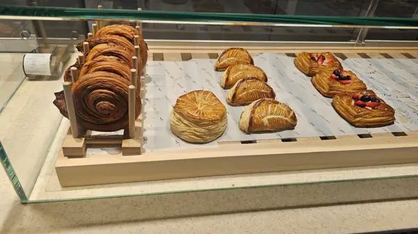  H Cafe Bakery