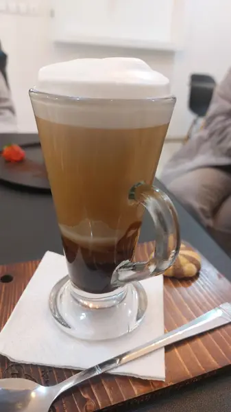  کافه بیدمجنون