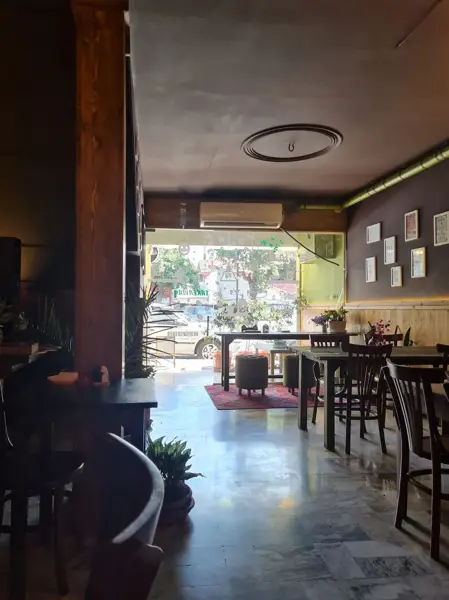  کافه هارمونیکا harmonica café