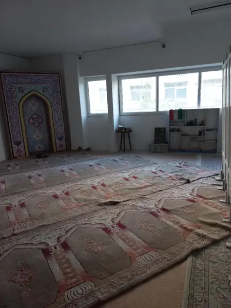 نمازخانه (طبقات پایین) صندلی اشتراکی