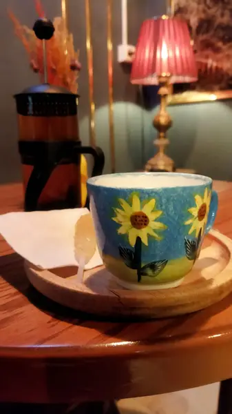  کافه نازلی