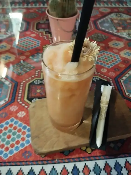  کافه کتاب ارغوان