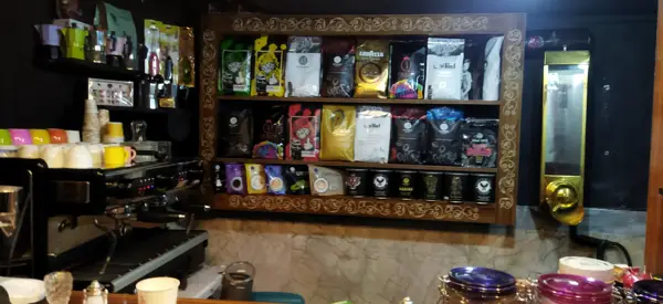  کافیشاپ آوا