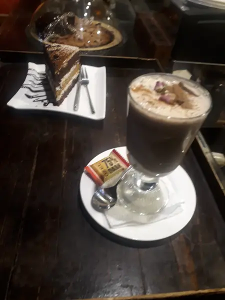  کافه آدم و حوا