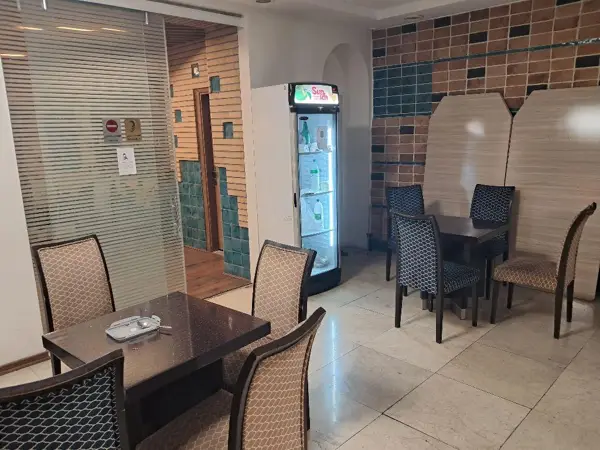 صندلی اشتراکی در میز گرد